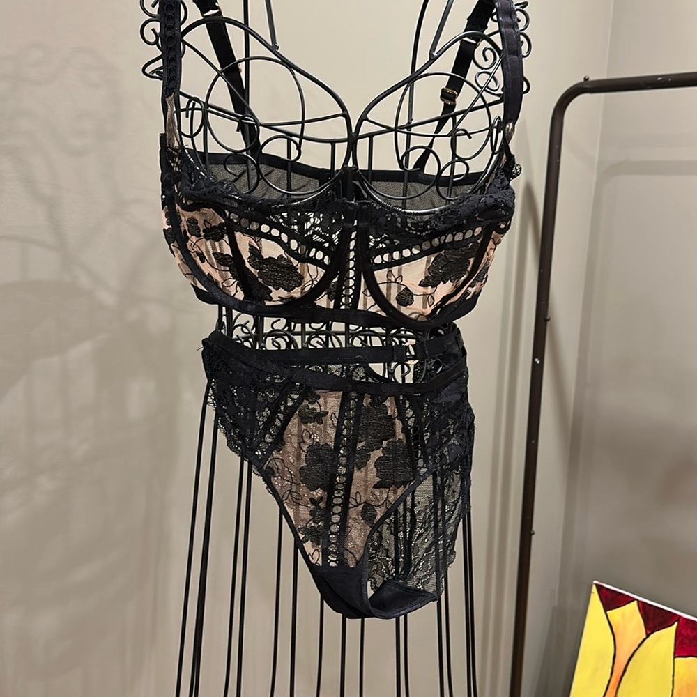 RARE 🔥 Honey Birdette 🖤 Black Lace 38G bra and panty XL w dustbag